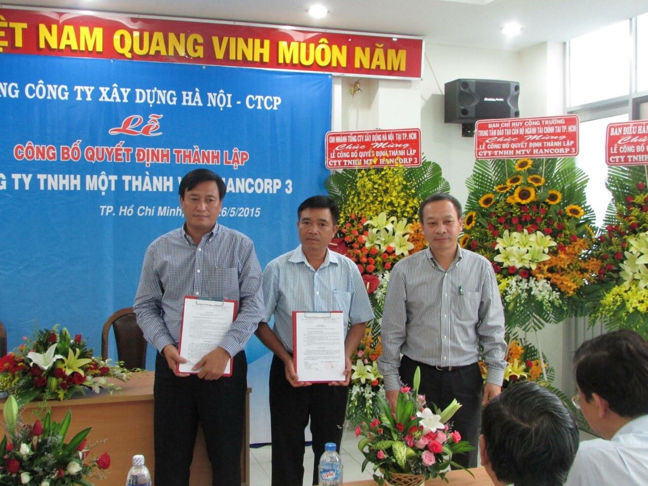 18 Anh trao QD - Hancorp3.jpg