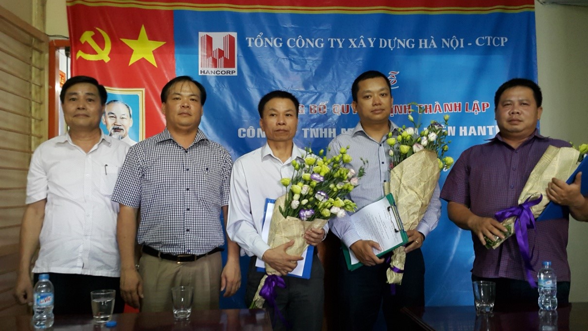 27 Anh trao QD - hantech.jpg
