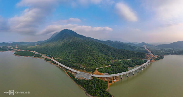 Cao tốc Vũng Áng - Bùng đoạn qua thị xã Kỳ Anh, Hà Tĩnh. Ảnh: Đức Hùng