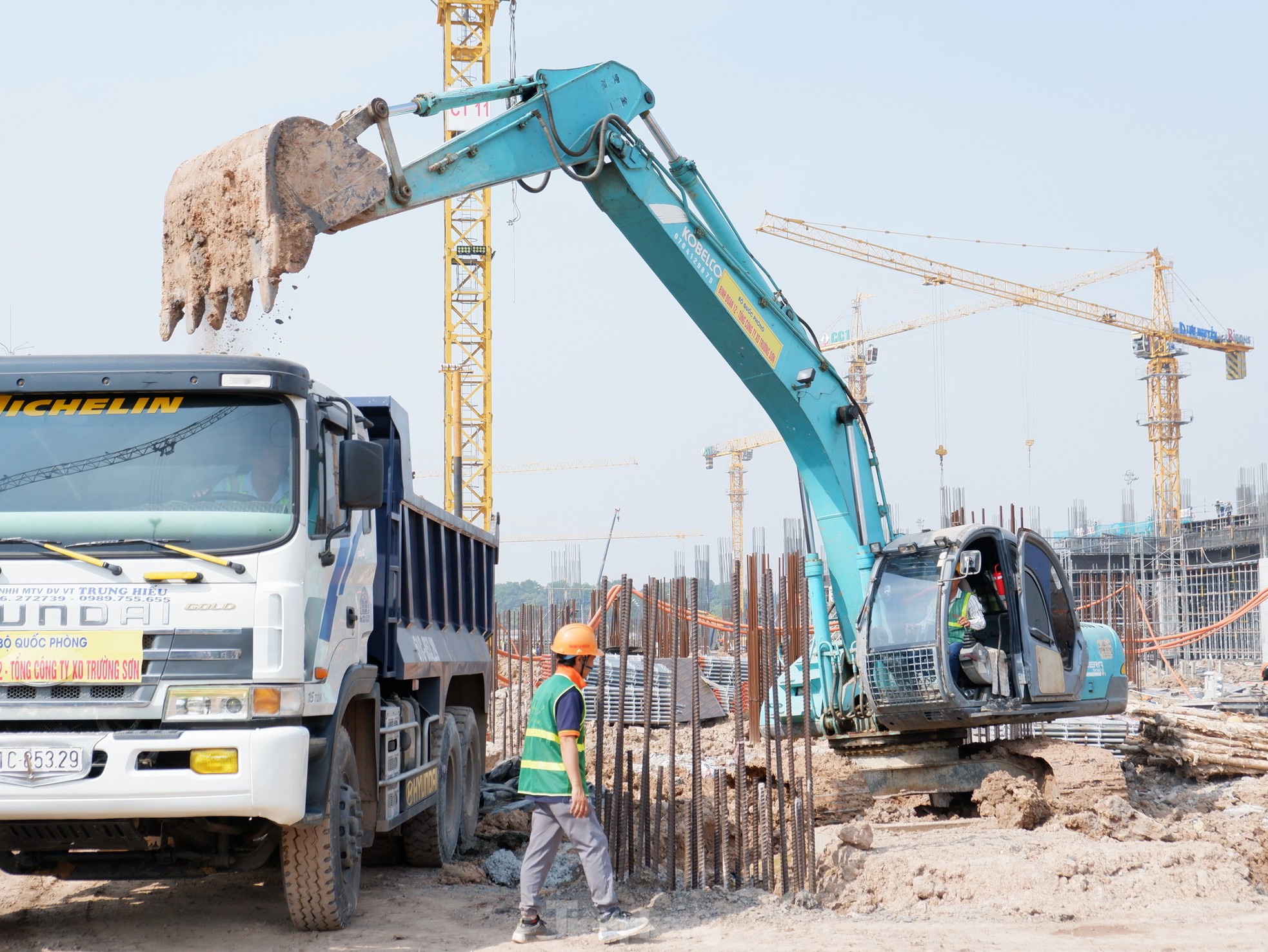 Cận cảnh nhà ga gần 11.000 tỷ đồng của sân bay Tân Sơn Nhất đang dần thành hình- Ảnh 8. Cận cảnh nhà ga gần 11.000 tỷ đồng của sân bay Tân Sơn Nhất đang dần thành hình- Ảnh 8.