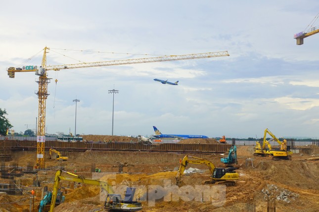 tp-cong-truong-thi-cong-nha-ga-t3-3381 Khởi công gói thầu hơn 9.000 tỷ dự án nhà ga T3 sân bay Tân Sơn Nhất ảnh 2