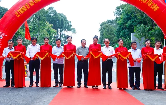 Thủ tướng kiểm tra, đốc thúc hoàn thành nhà ga T3 Tân Sơn Nhất vào 30/4/2025 - Ảnh 2. Thủ tướng kiểm tra, đốc thúc hoàn thành nhà ga T3 Tân Sơn Nhất vào 30/4/2025 - Ảnh 2.
