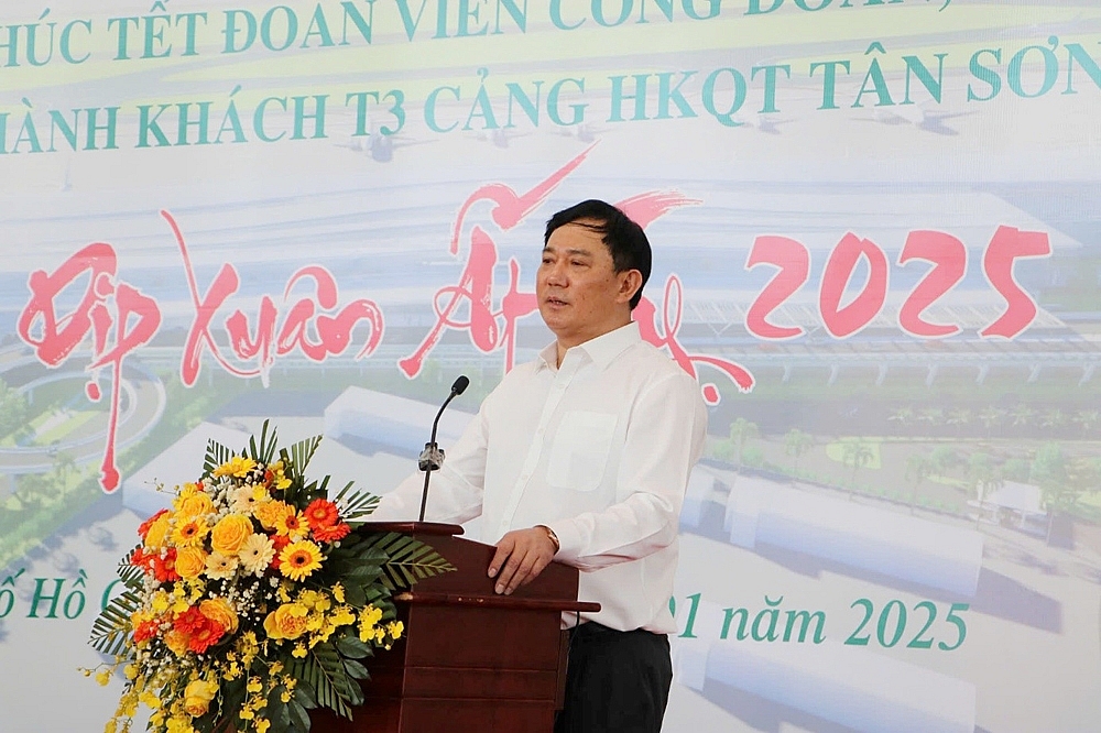 Thứ trưởng Nguyễn Việt Hùng thăm và chúc Tết người lao động tại công trường nhà ga T3 Thứ trưởng Nguyễn Việt Hùng thăm và chúc Tết người lao động tại công trường nhà ga T3