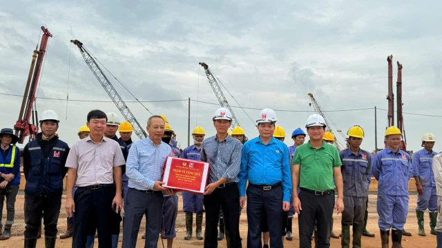 z7051344281454_973d0826ec78d24b9f100ba66b2f33b3